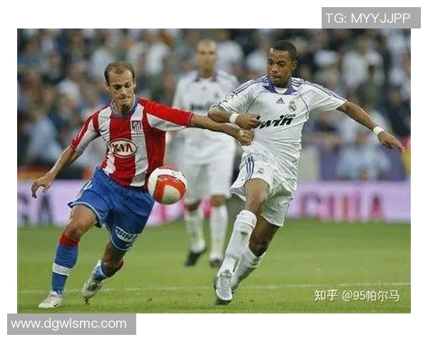 晚成足球明星的故事与成就揭秘，如何在逆境中崛起成为传奇球员